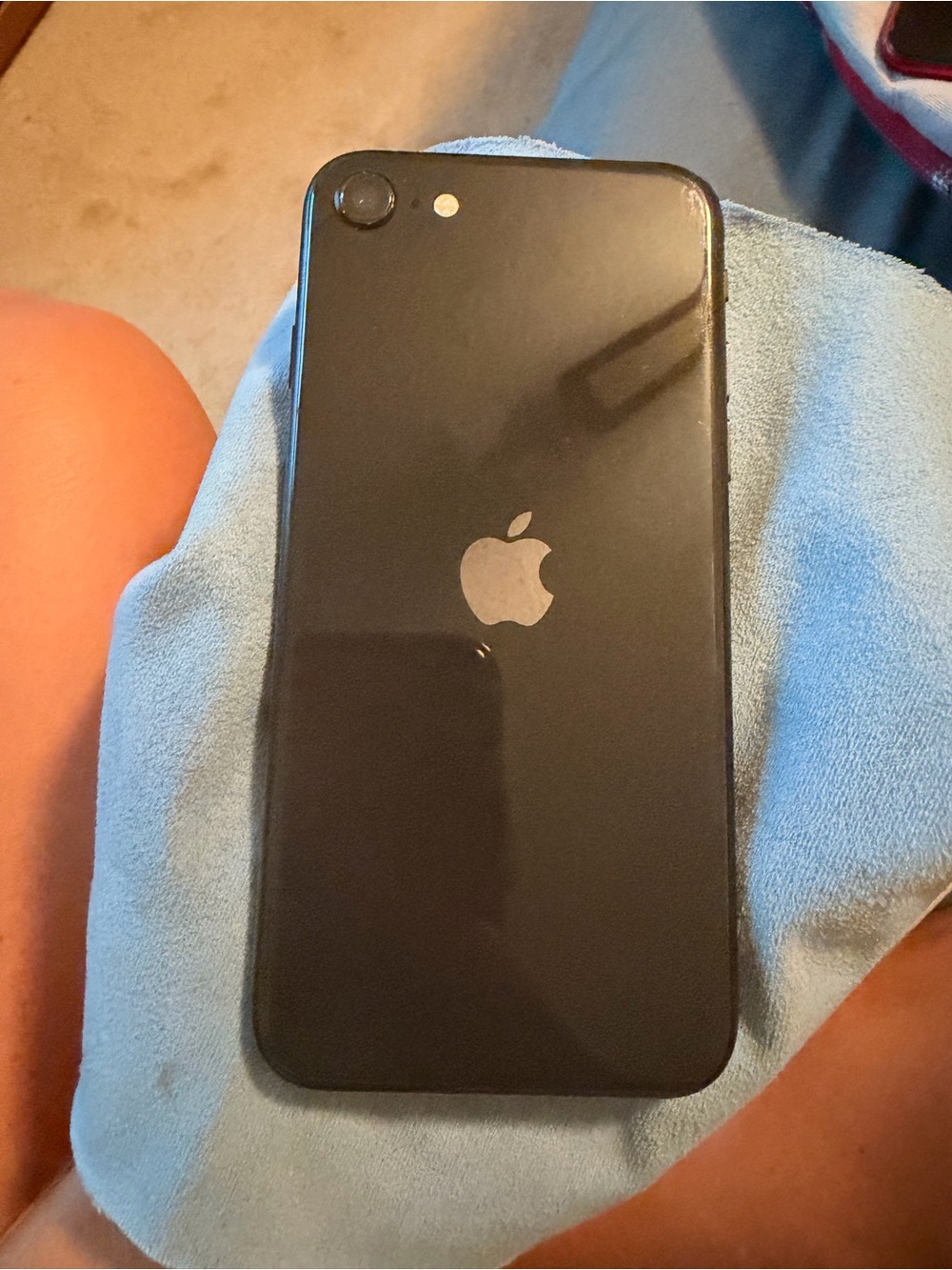 iPhone SE 2 (2020) - Picture 2 of 4